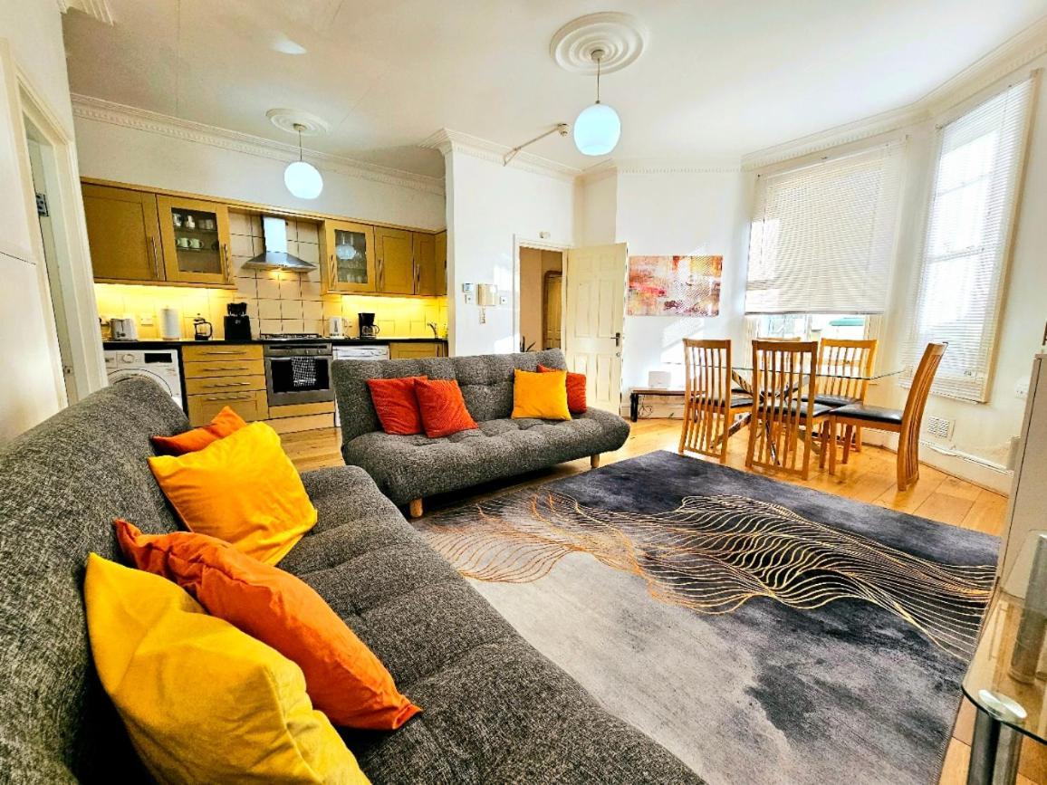 Spacious & Cosy 2 Bedroom Home Plus 2 Sofa-Beds With Private Entrance And Back Patio, 3 Min Walk To Earl'S Court Station Лондон Екстер'єр фото
