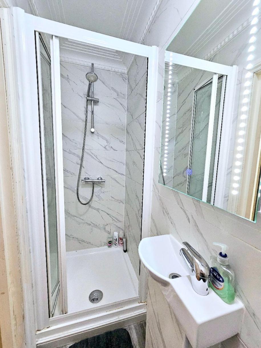 Spacious & Cosy 2 Bedroom Home Plus 2 Sofa-Beds With Private Entrance And Back Patio, 3 Min Walk To Earl'S Court Station Лондон Екстер'єр фото