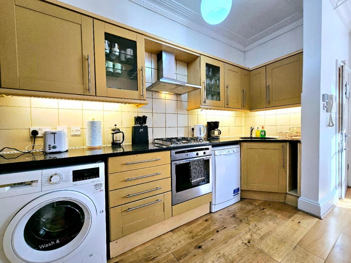 Spacious & Cosy 2 Bedroom Home Plus 2 Sofa-Beds With Private Entrance And Back Patio, 3 Min Walk To Earl'S Court Station Лондон Екстер'єр фото