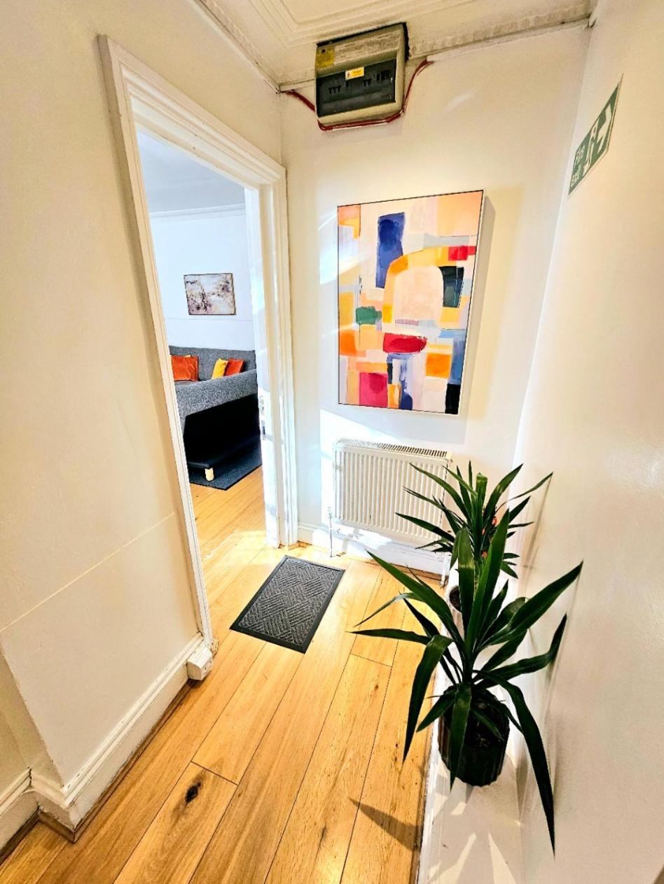 Spacious & Cosy 2 Bedroom Home Plus 2 Sofa-Beds With Private Entrance And Back Patio, 3 Min Walk To Earl'S Court Station Лондон Екстер'єр фото