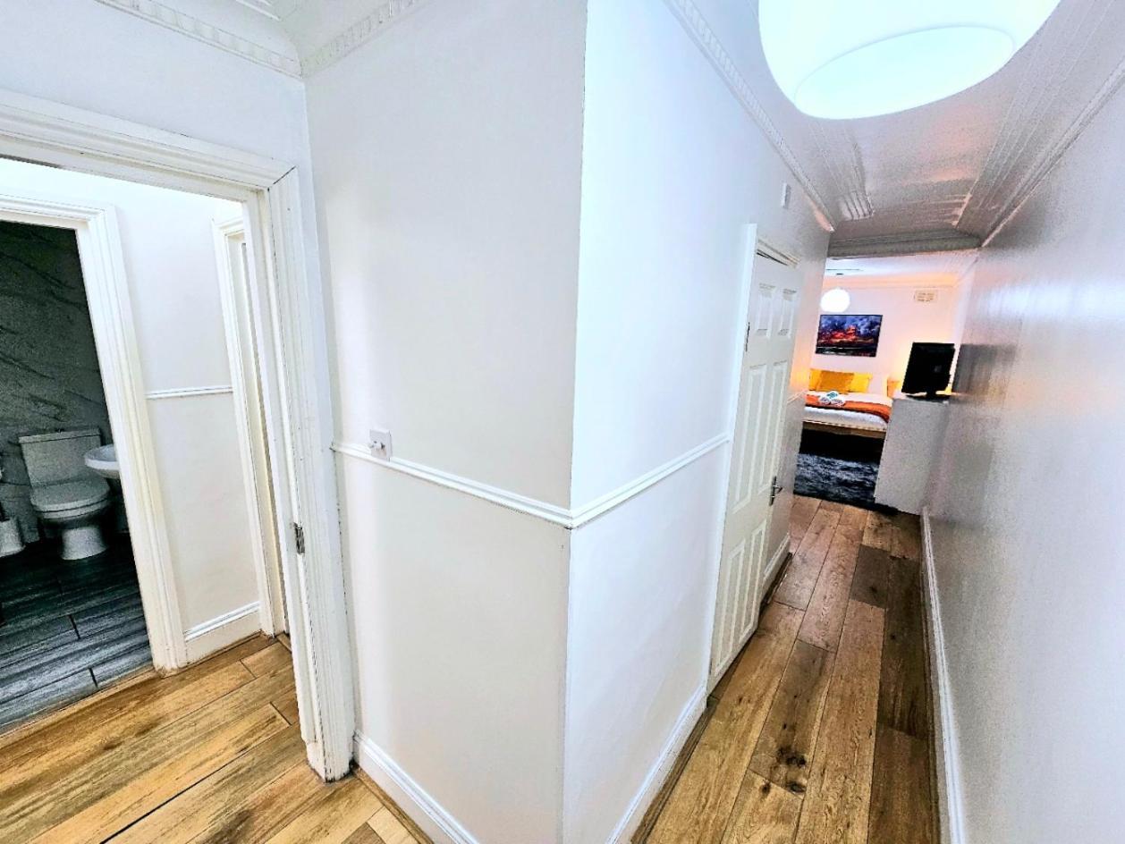 Spacious & Cosy 2 Bedroom Home Plus 2 Sofa-Beds With Private Entrance And Back Patio, 3 Min Walk To Earl'S Court Station Лондон Екстер'єр фото