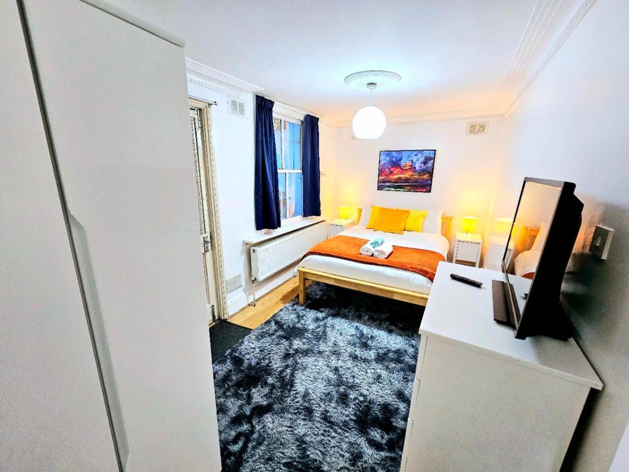Spacious & Cosy 2 Bedroom Home Plus 2 Sofa-Beds With Private Entrance And Back Patio, 3 Min Walk To Earl'S Court Station Лондон Екстер'єр фото