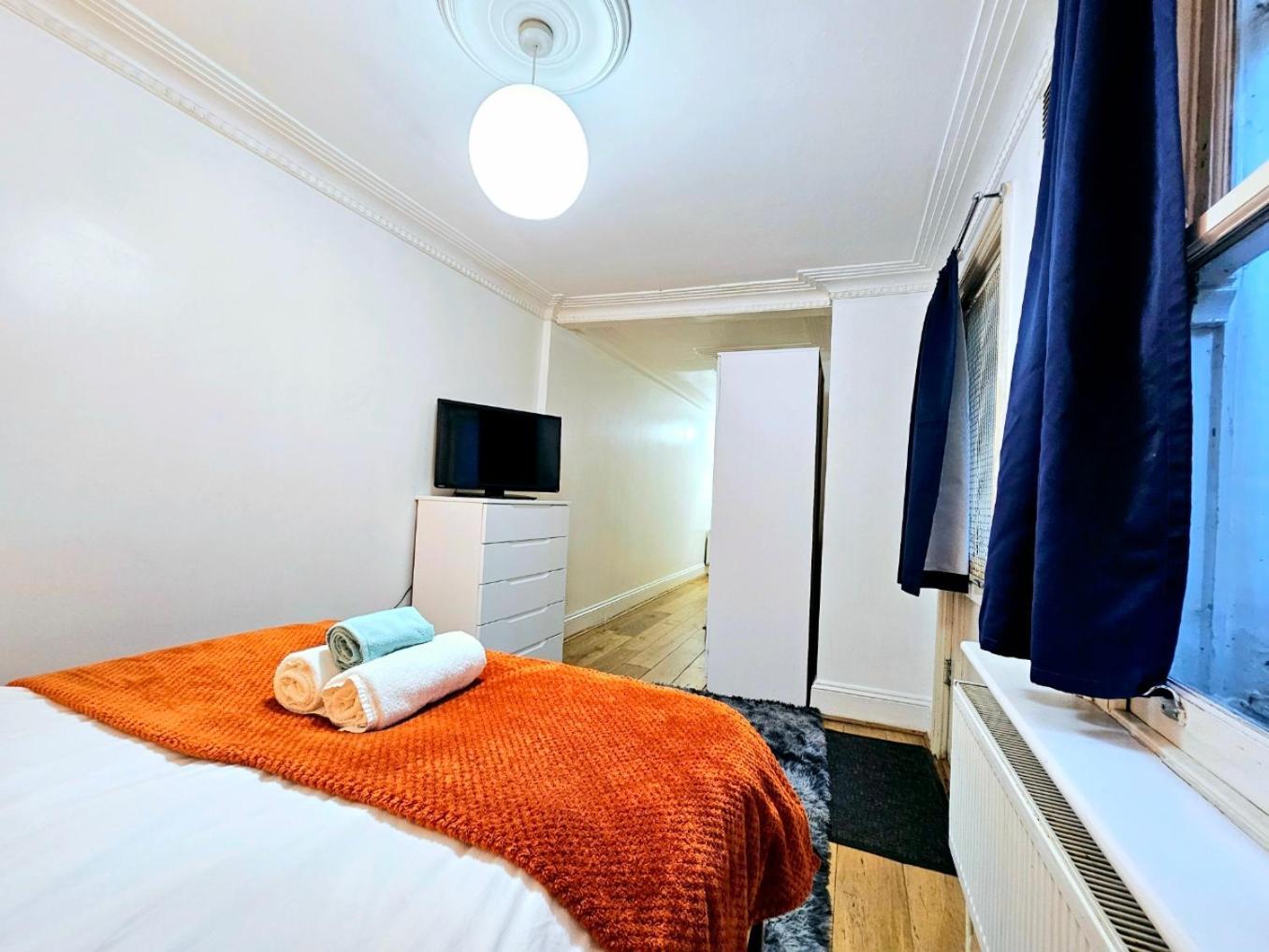 Spacious & Cosy 2 Bedroom Home Plus 2 Sofa-Beds With Private Entrance And Back Patio, 3 Min Walk To Earl'S Court Station Лондон Екстер'єр фото