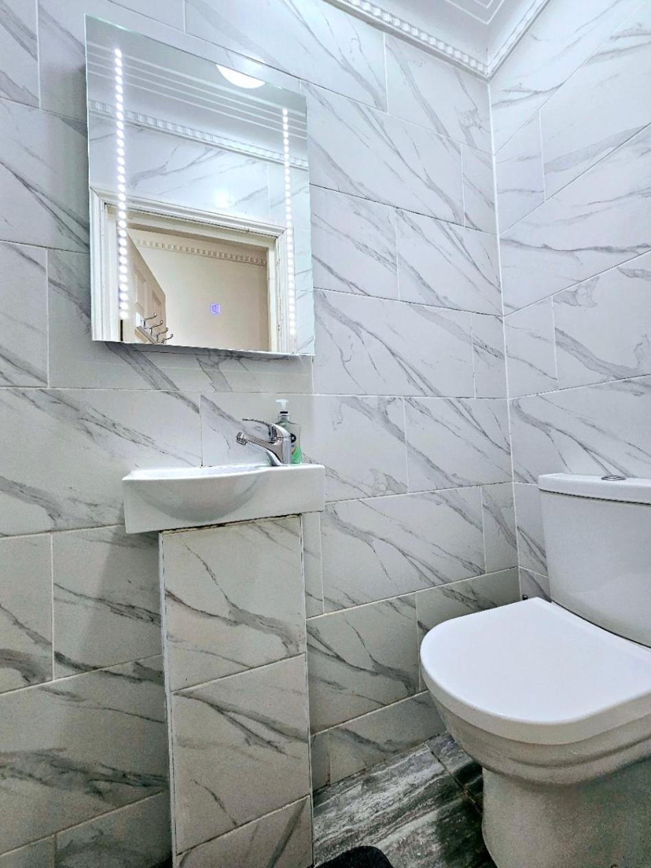Spacious & Cosy 2 Bedroom Home Plus 2 Sofa-Beds With Private Entrance And Back Patio, 3 Min Walk To Earl'S Court Station Лондон Екстер'єр фото
