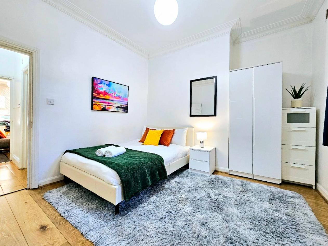 Spacious & Cosy 2 Bedroom Home Plus 2 Sofa-Beds With Private Entrance And Back Patio, 3 Min Walk To Earl'S Court Station Лондон Екстер'єр фото