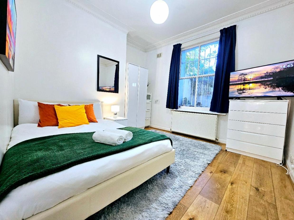 Spacious & Cosy 2 Bedroom Home Plus 2 Sofa-Beds With Private Entrance And Back Patio, 3 Min Walk To Earl'S Court Station Лондон Екстер'єр фото