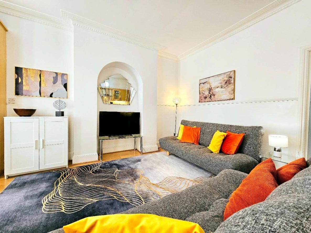 Spacious & Cosy 2 Bedroom Home Plus 2 Sofa-Beds With Private Entrance And Back Patio, 3 Min Walk To Earl'S Court Station Лондон Екстер'єр фото
