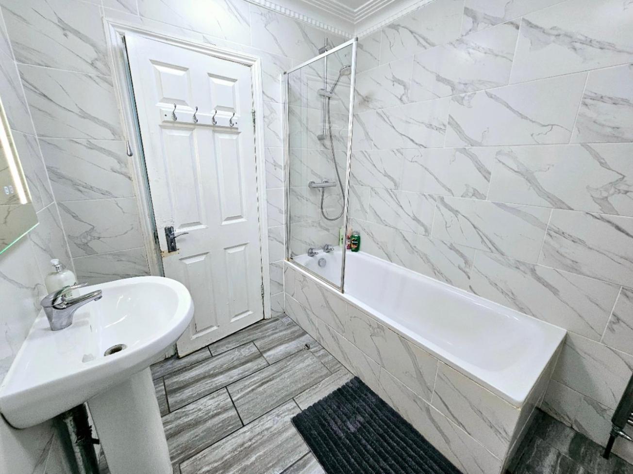 Spacious & Cosy 2 Bedroom Home Plus 2 Sofa-Beds With Private Entrance And Back Patio, 3 Min Walk To Earl'S Court Station Лондон Екстер'єр фото